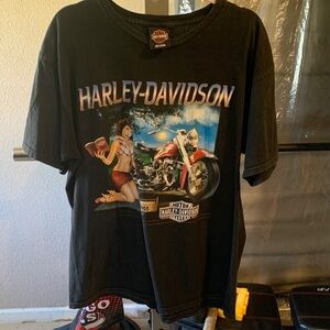 Harley-Davidson Black T-Shirt with Retro Motorcycle Graphic
